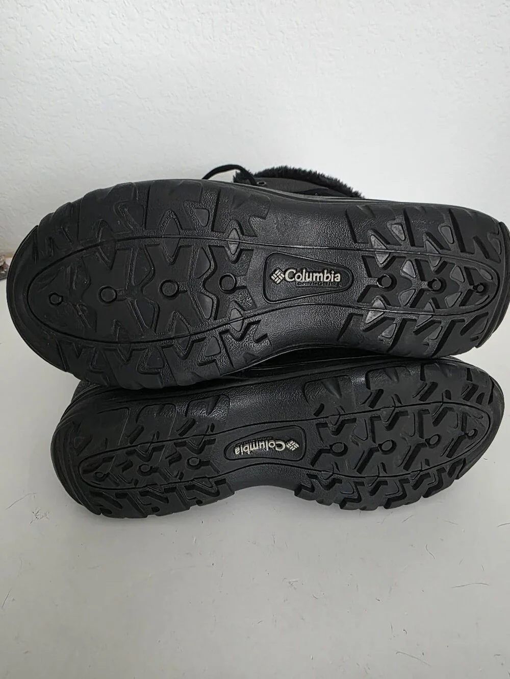Columbia Women's Black Waterproof Winter Boots - Faux Fur Lined Size 8